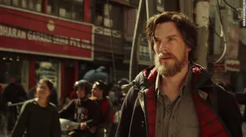 La chemise grise de Dr. Stephen Strange (Benedict Cumberbatch) dans Doctor Strange