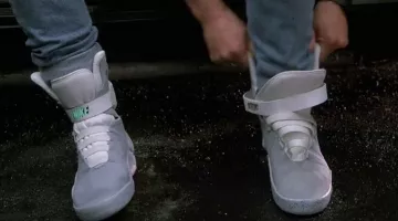 Sneakers Nike self-laçantes of Marty McFly (Michael J. Fox) in Back to the Future 2