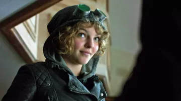 Les lunettes steampunk de Selina Kyle (Camren Bicondova) dans Gotham S01E10