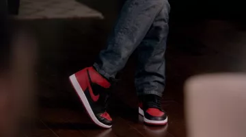 Les Nike Air Jordan I rouge et noir dans Black-Ish