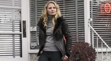 Sudadera con capucha de cuero negro de Emma Swan (Jennifer Morrison) en Once Upon A Time