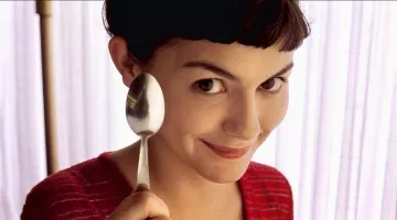 La cuillère d'Amélie Poulain (Audrey Tautou) dans Le fabuleux destin d'Amélie Poulain