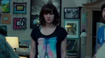 The t-shirt "Paris I love you" to Michelle (Mary Elizabeth Winstead) in 10 Cloverfield Lane