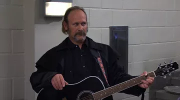 Guitar acoustic Takamine in How I Met Your Mother