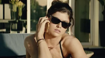 Sunglasses Ray Ban Blake (Alexandra Daddario) in San Andreas