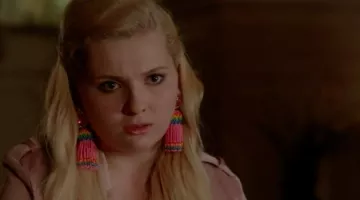 Pendientes de Chanel #5 en Scream Queens