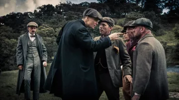 Le chapeau / casquette de Arthur Shelby (Paul Anderson) dans Peaky Blinders S01E01