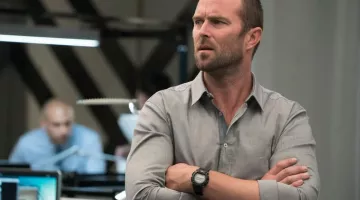 The watch Casio Kurt Weller (Sullivan Stapleton) in Blindspot