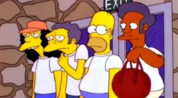 Réplica de felpa de Homer Simpson en Los Simpson