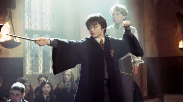 The eyeglasses of Harry Potter (Daniel Radcliffe) in Harry Potter and the sorcerer's stone