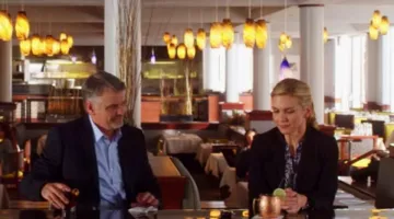 The suspensions "Hand Blown Swirl Glass" in Better Call Saul