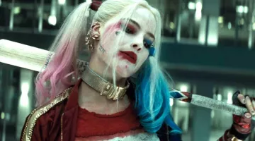 The round neck "Puddin" Harley Quinn (Margot Robbie) in Suicide Squad