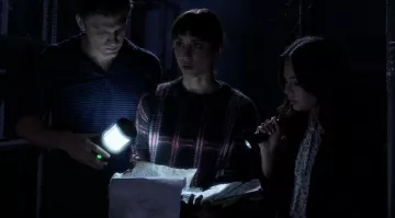 El suéter a cuadros escocés de Spencer en Pretty Little Liars