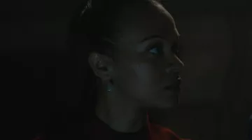 Los pendientes de Nyota Uhura (Zoe Saldana) en Star Trek: Boundless