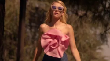 Les lunettes de soleil rose Quay Eyeware de Chanel Oberlin (Emma Roberts) dans Scream Queens