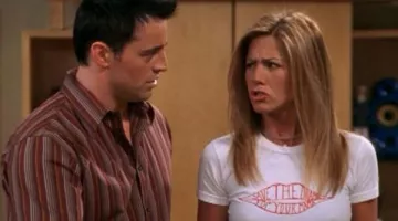 La camiseta "Save the drama for your mama" usada por Rachel Green (Jennifer Aniston) en la serie Friends (Temporada 10 Episodio 1)