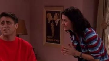 The post "Porto Ramos-Pinto" in the room of Monica Geller (Courteney Cox) in Friends S07E21