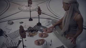 Le body Boohoo d'Ariana Grande dans le clip No Tears Left To cry