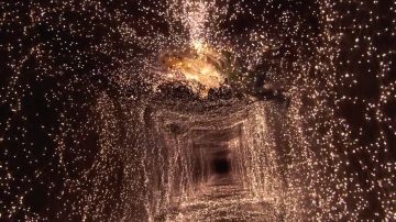 Le pantalon kaki d'Ariana Grande dans son clip No Tears Left To Cry