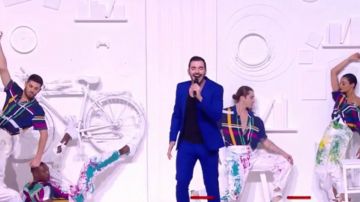 La chemise à carreaux des danseurs derrière Gabriel dans The Voice du 21/04/2018