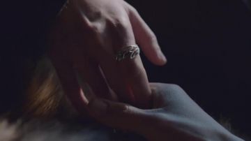 The ring of Daenerys Targaryen (Emilia Clarke) in Game of Thrones S07E06