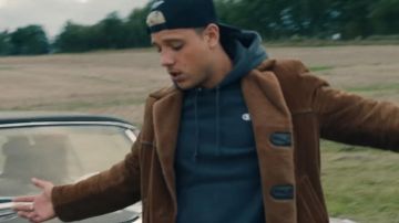 La sudadera con capucha azul Champion usada por PLK en su video musical All Night