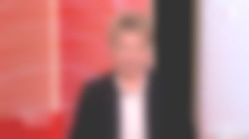 La chemise blanche à passepoils noirs de Elise Lucet dans Envoyé spécial du 19/04/2018