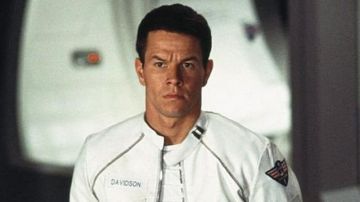 White leather jacket worn by Captain Leo Davidson (Mark Wahlberg) as seen in Dawn of the Planet of the Apes