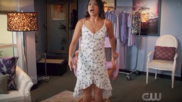 Vestido de rieles visto en Jane Villanueva (Gina Rodriguez) en Jane The Virgin S04E02