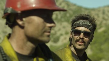 The Ray-Ban sunglasses worn by Chris MacKenzie (Taylor Kitsch) in the movie Line of Fire