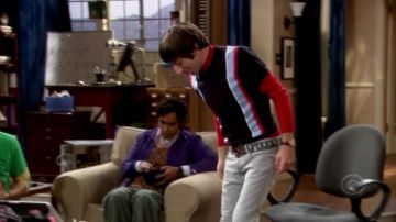 La boucle de ceinture Superman de Howard Wolowitz (Simon Helberg) dans The Big Bang Theory S01E03