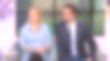 El vestido camisa de embarazo en vaqueros estampados de plumas por Maya Lauqué en La quotidien del 25/04/2018