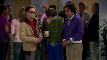 '45 RPM Record Adapter' belt buckle worn by Howard Wolowitz (Simon Helberg) in The Big Bang Theory S01E12