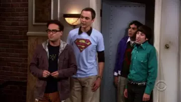 Batman belt buckle worn by Howard Wolowitz (Simon Helberg) as seen in The Big Bang Theory S01E02