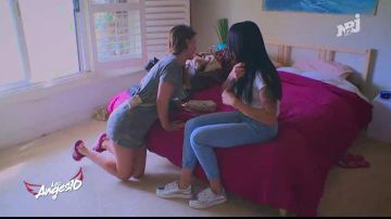 The pair of sneakers silvery Shanna Kress in the Angels 10