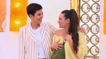 La chaqueta blazer blanca con finas rayas rojas de Cristina Cordula en #LRDS Las Reinas de las Compras del 27/04/2018