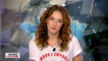 Le t-shirt L'amour l'emporte de Camille Lavabre dans La météo de L'info du vrai du 23/04/218