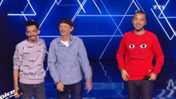 Le sweat rouge visage Visionnaire de Oli dans #TheVoice du 28/04/2018