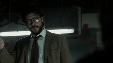 Glasses of view of the professor (Álvaro Dead) in The casa de papel S01E07