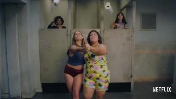 Bragas burdeos de Reggie Walsh (Marianna Palka) en el tráiler de la temporada 2 de GLOW