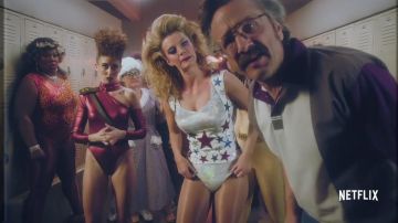Las gafas de aviador de Sam Sylvia (Marc Maron) en el tráiler de la temporada 2 de Glow