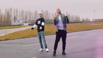 Les sneakers Nike Air Max 93 de Vald dans le clip youtube La valise de Hornet la frappe