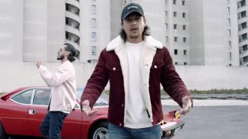 Le blouson bordeaux Maison Kitsuné de Nekfeu dans le clip Tu rêves de Deen Burbigo
