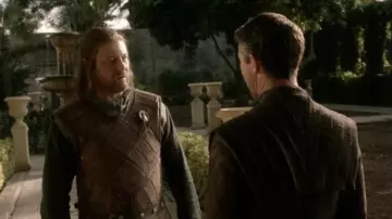 The pin "the Hand of the king," Eddard Stark aka Ned Stark (Sean Bean), Game of Thrones S01E04
