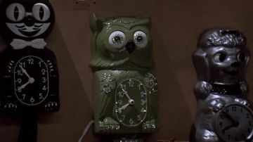 El reloj de pared en forma de caniche visto en la película Regreso al futuro