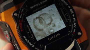 The camera Will Robinson (Maxwell Jenkins) in Lost in space S01E10