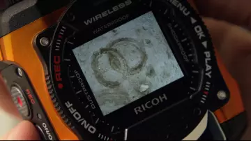 The camera Will Robinson (Maxwell Jenkins) in Lost in space S01E10