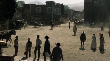 Le Melody Ranch Motion Picture Studio sert de décor à la ville de Sweetwater dans Westworld S01E01
