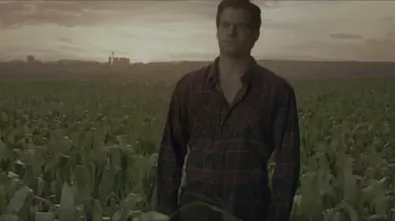 La chemise à carreaux de Clark Kent (Henry Cavill) dans Justice League