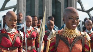 La ré­plique de l’épaulette d'O­koye (Da­nai Gu­rira) dans Black Pan­ther